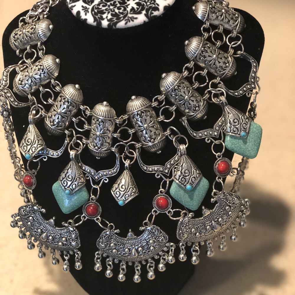 Statement necklace